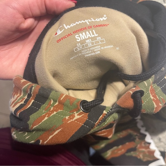 Men Champion camouflage pullover hooded sweatshirt size small
Like new condition - Picture 6 of 6